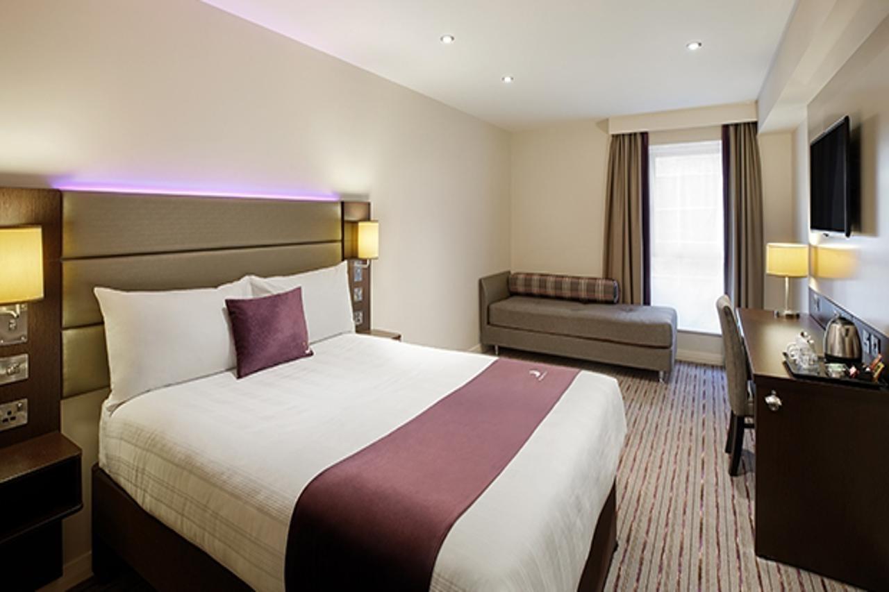 Premier Inn Birmingham City Centre Broad Street Exterior foto